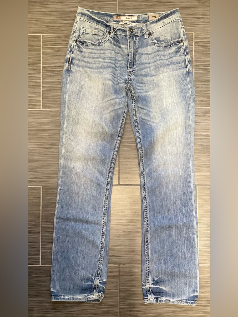 BKE Jake Jeans Mens Straight Leg Blue Distressed 32Long med wash thick stitching